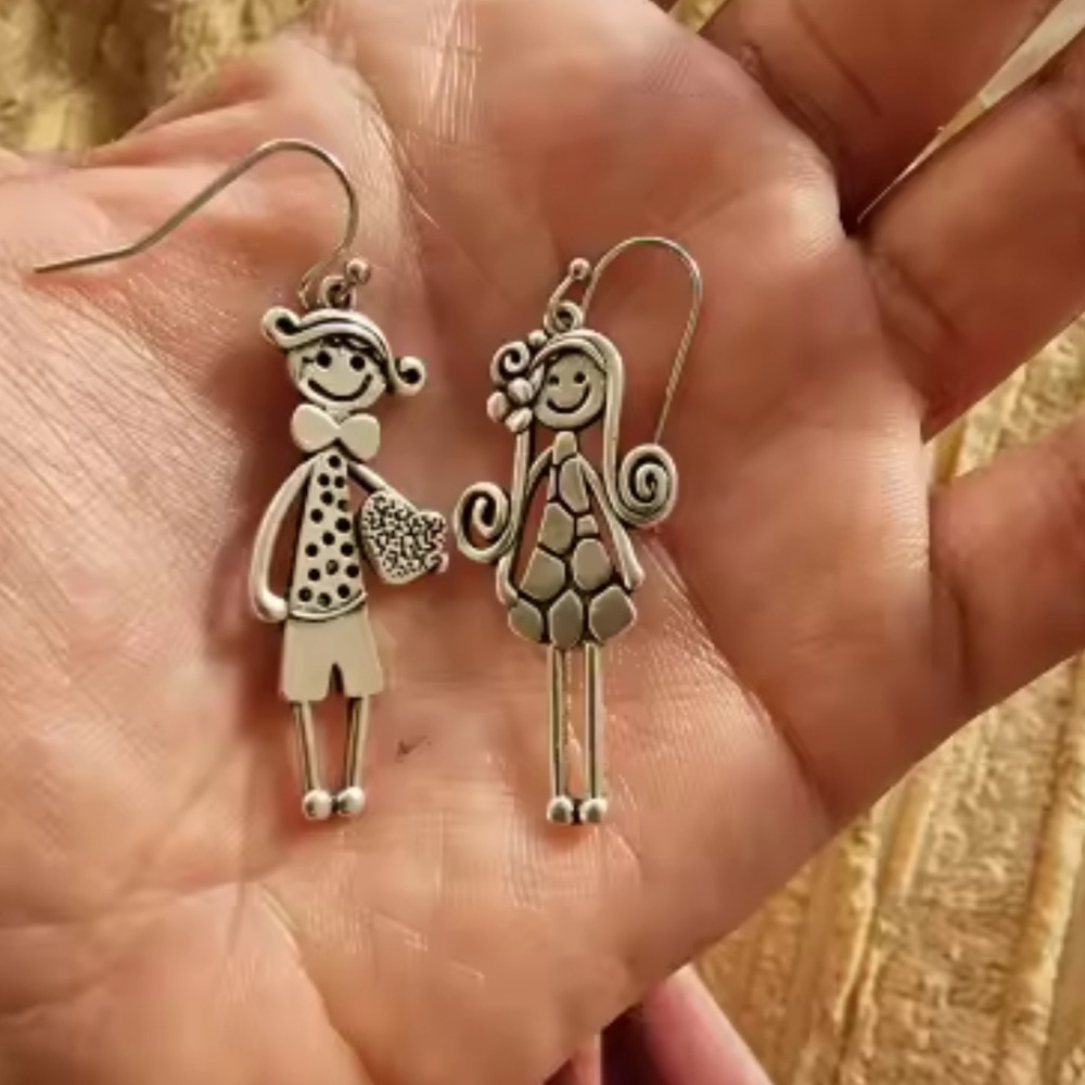 Silver Dangle Earrings – Cute Couple Design
Boy and girl - Picture 11 of 12